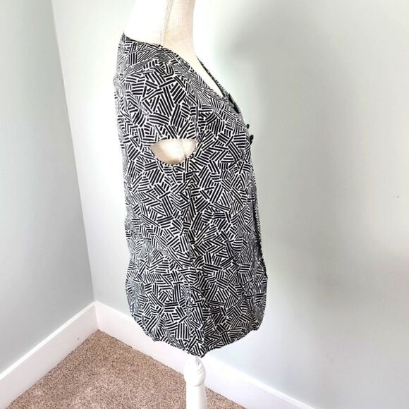 Loft Women's Capped Sleeve Cotton Scoop Neck With Button Detail Top Size Small - Picture 2 of 6